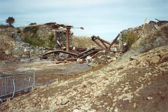 Chwalu pont reilffordd Ffordd yr Orsaf, Penygroes